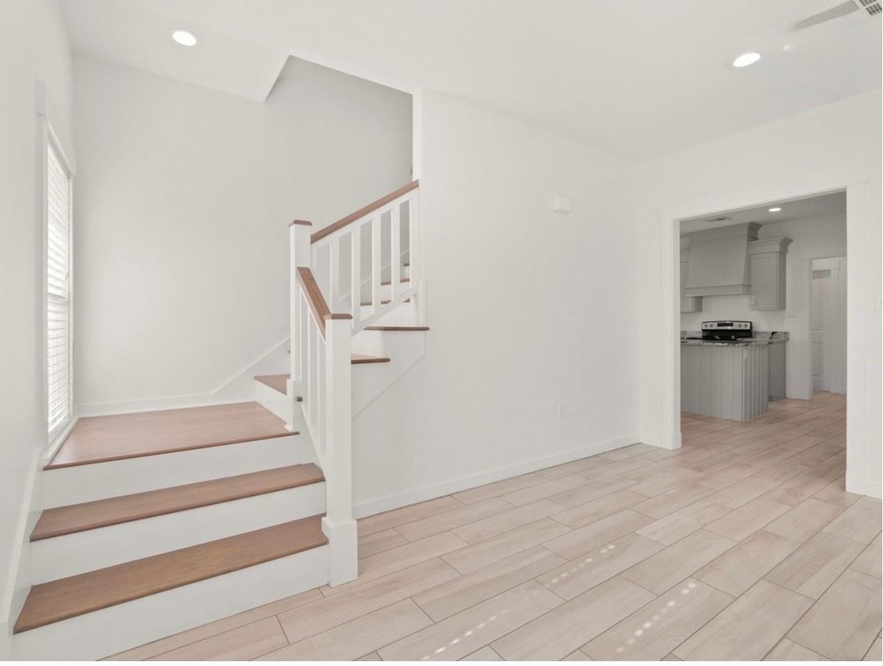 613 East Center Street - Photo 4 of 8