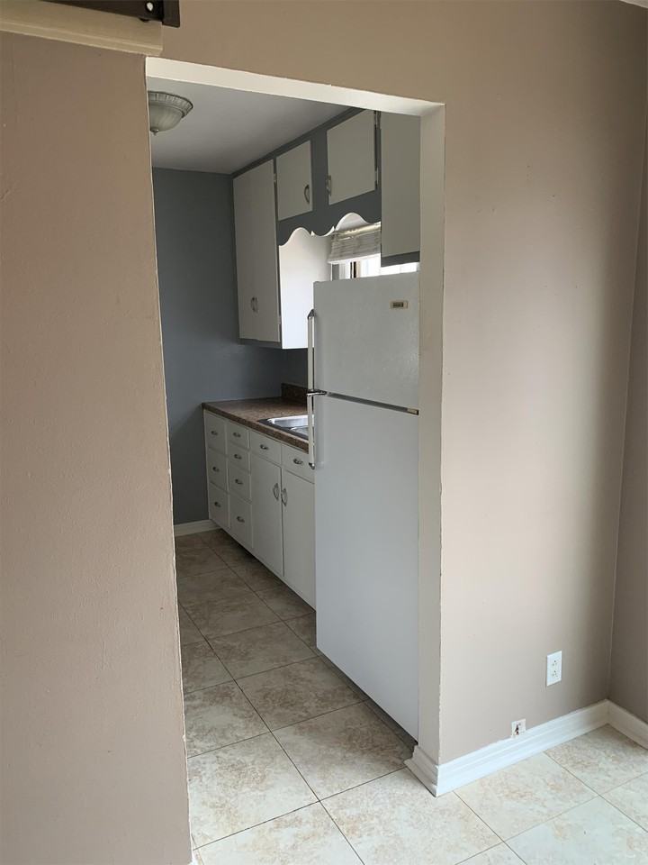 4126 Pleasant Dr #1 - Photo 5 of 13
