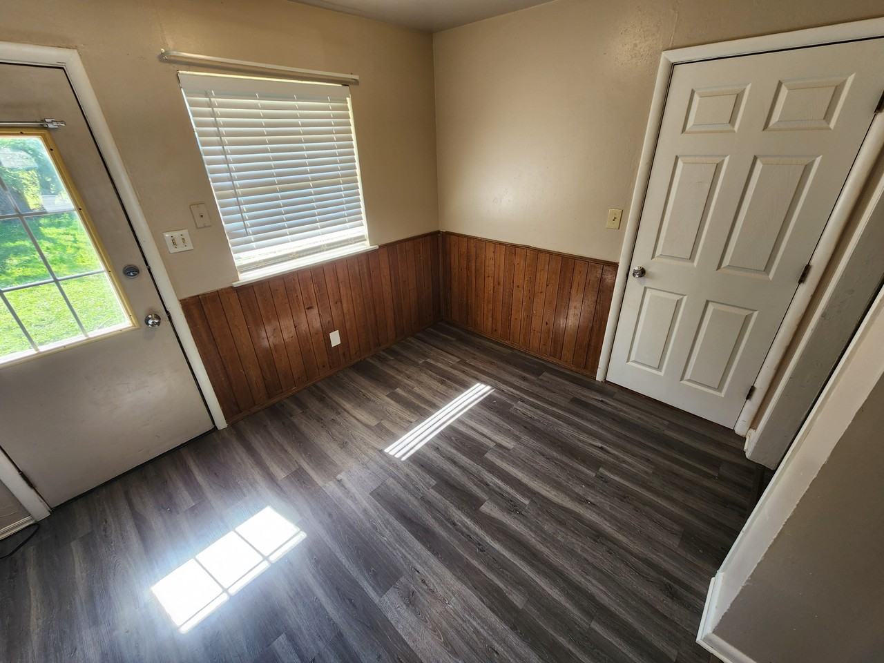 933 Crestview St #1 - Photo 4 of 13
