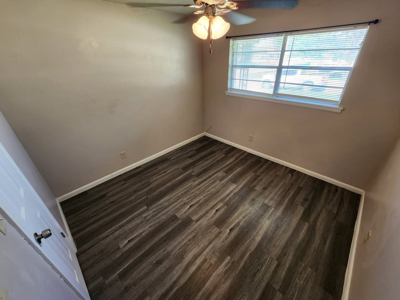 933 Crestview St #1 - Photo 7 of 13