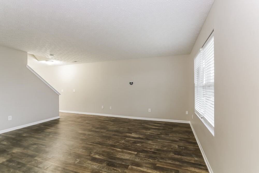 6280 Marengo St - Photo 5 of 25