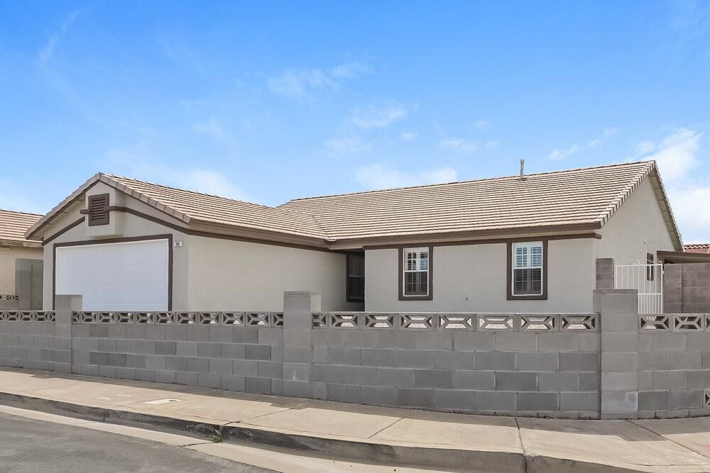 360 Dooley Dr - Photo 3 of 16