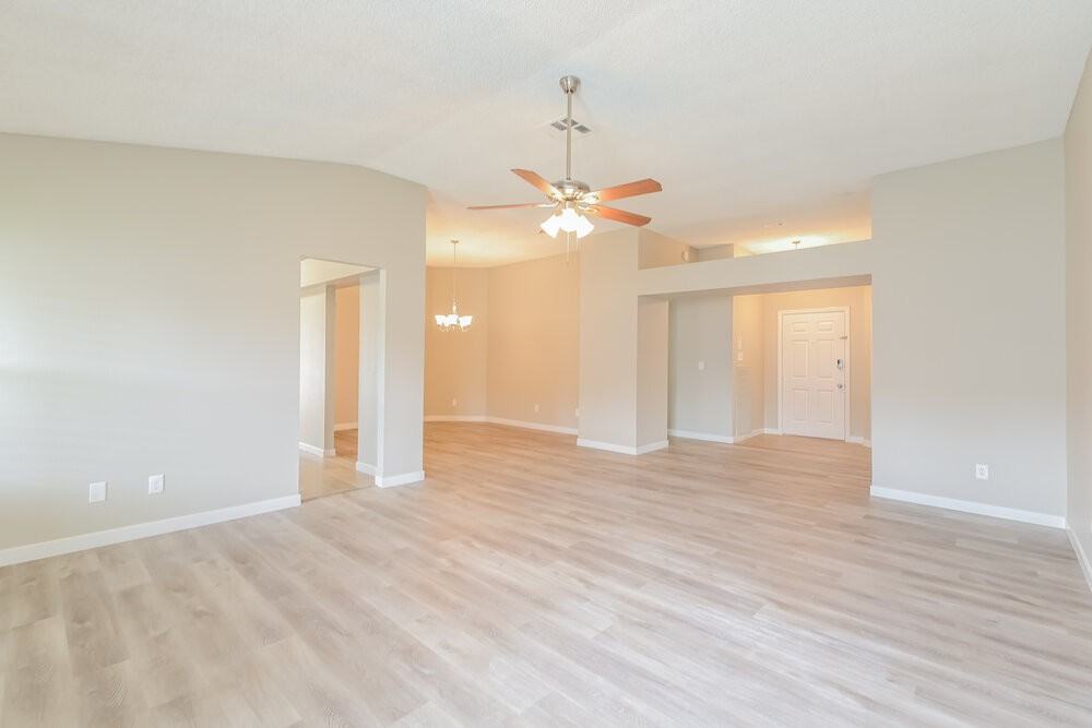 360 Dooley Dr - Photo 5 of 16