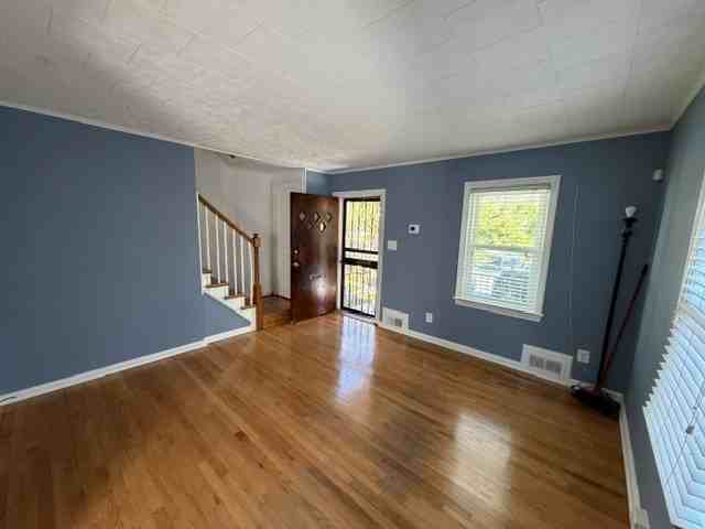 639 Emerson St Ne #1 - Photo 5 of 29