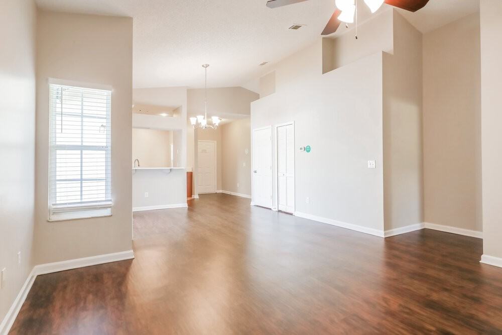 1634 Ashmore Green Dr - Photo 3 of 14