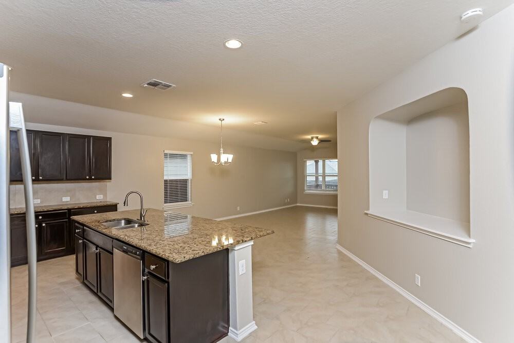 8806 Double Oak - Photo 6 of 16