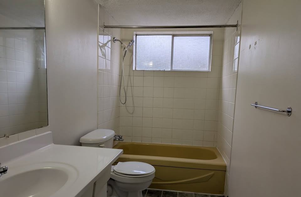 11751 Seaport Avenue #Main - Photo 5 of 10