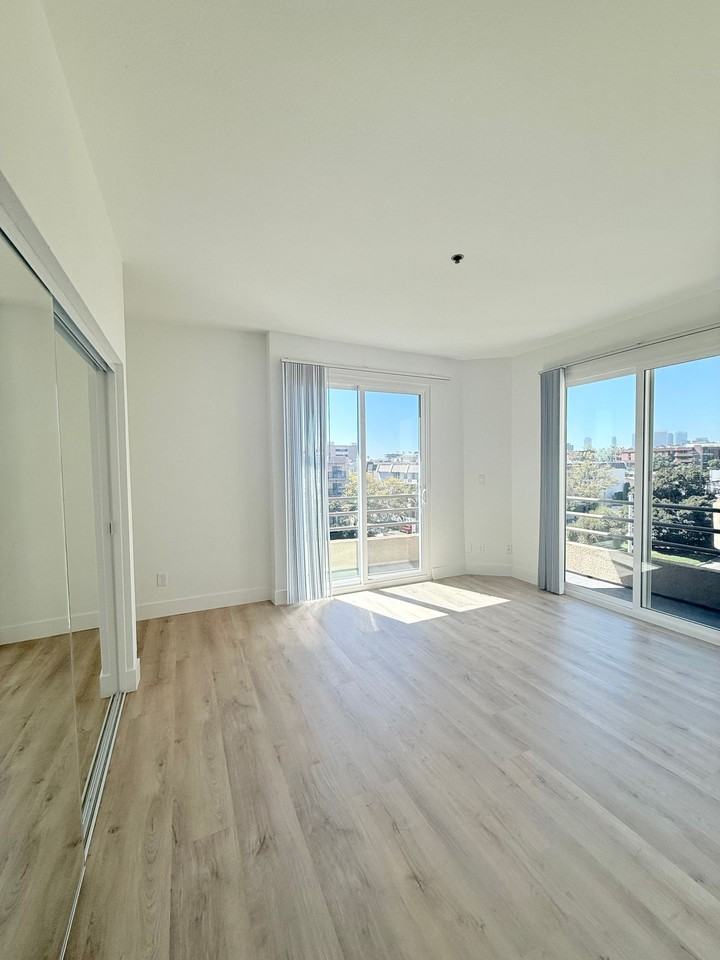 8715 Burton Way - Photo 6 of 9