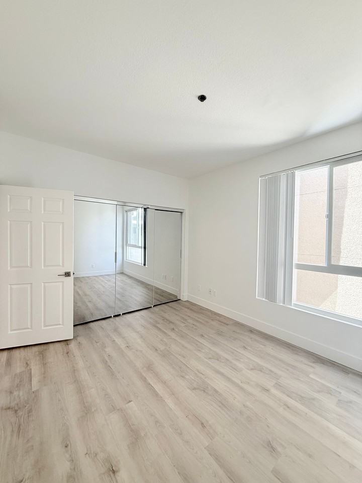 8715 Burton Way - Photo 7 of 9