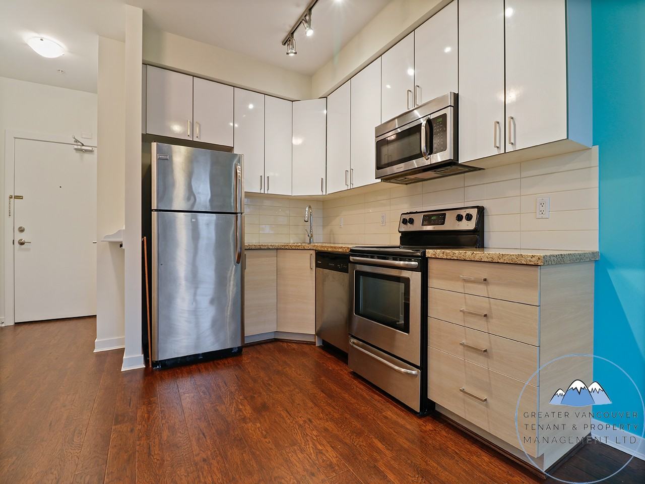 3688 Inverness St - Photo 5 of 17