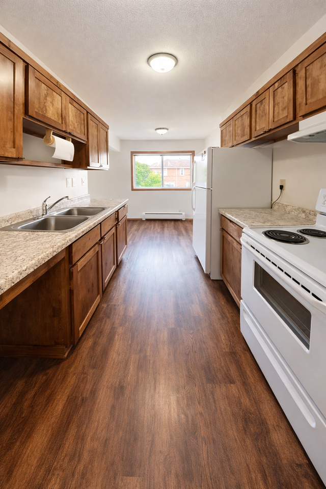 1117 7th St SE - Photo 3 of 6