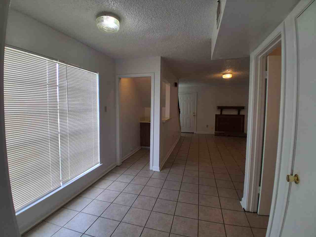 116 Oak Ridge Ave Apt D #1 - Photo 3 of 11