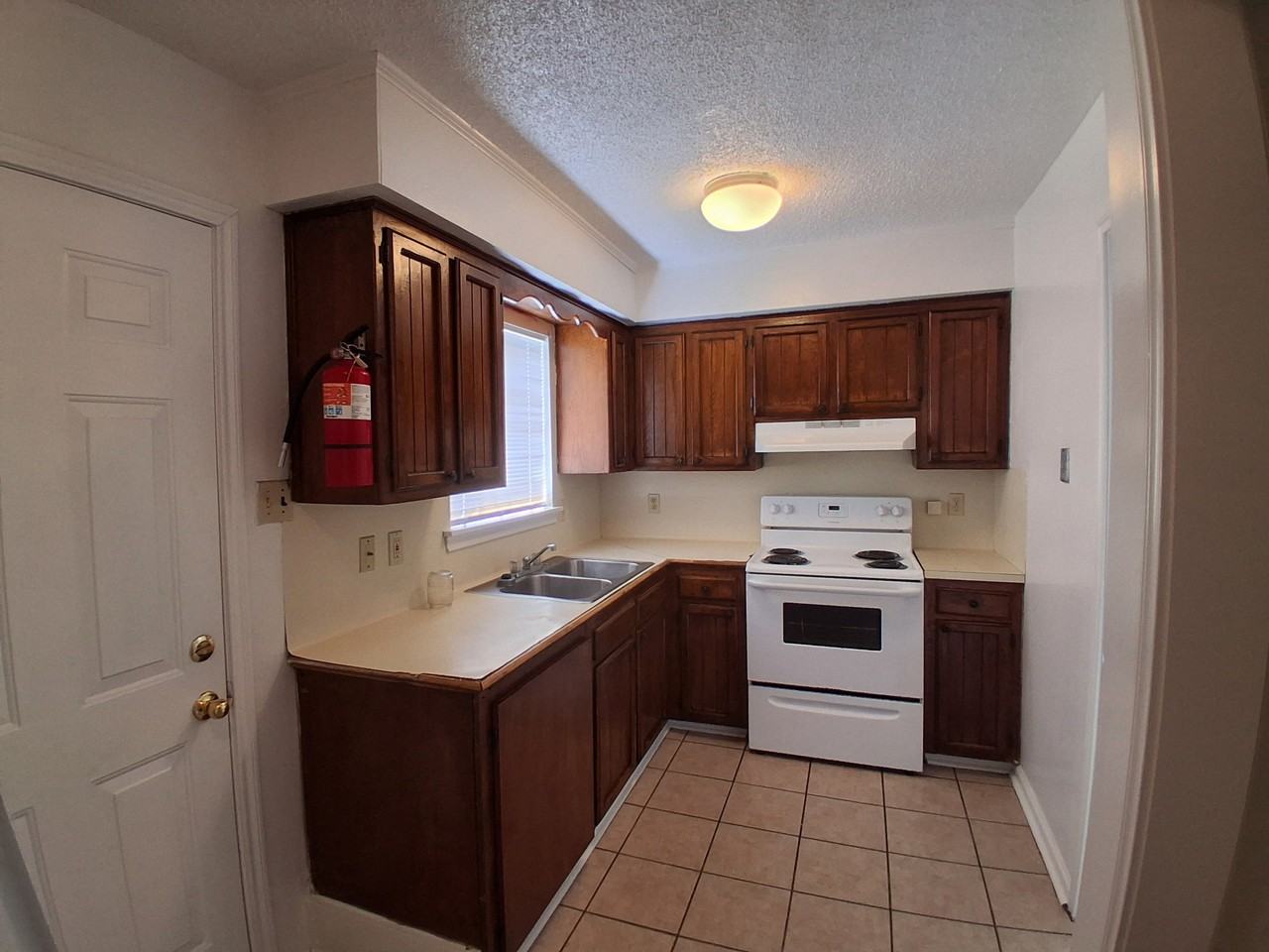 116 Oak Ridge Ave Apt D #1 - Photo 5 of 11