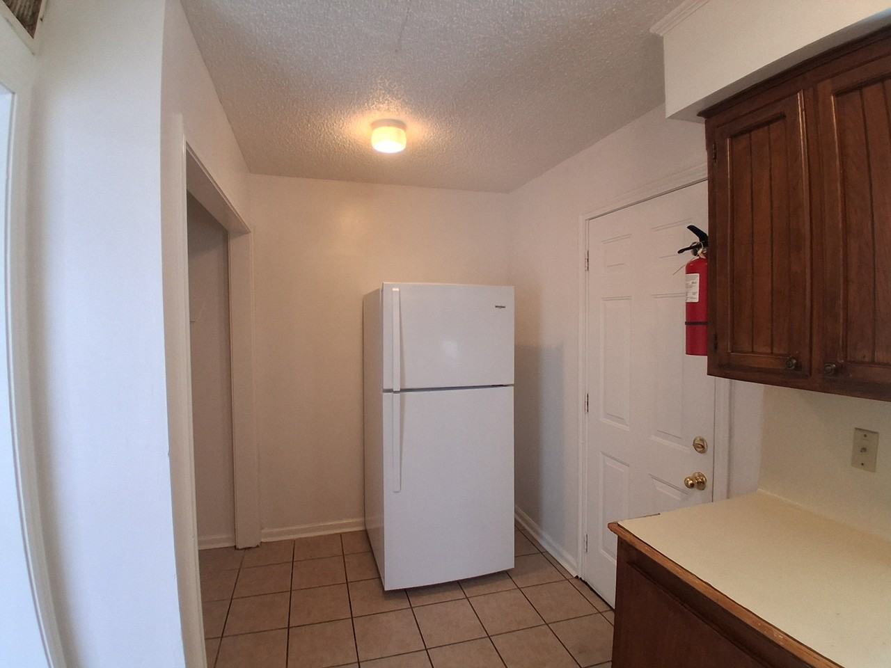 116 Oak Ridge Ave Apt D #1 - Photo 6 of 11