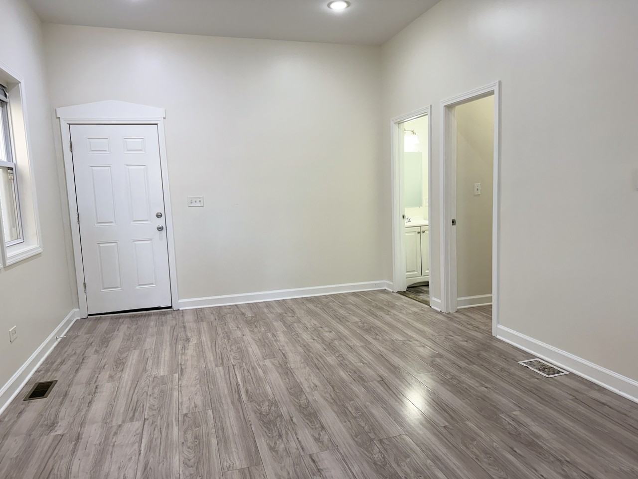 9605 Avenue L - 1R #1R - Photo 2 of 7
