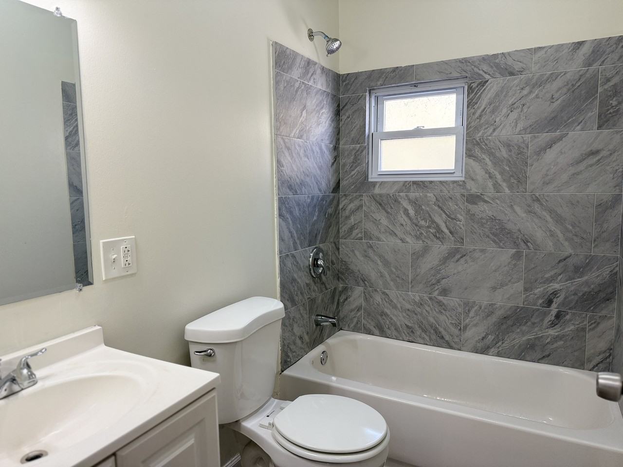 9605 Avenue L - 1R #1R - Photo 4 of 7