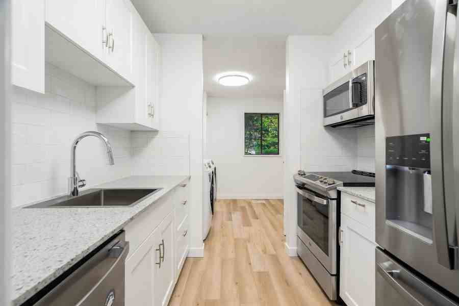 3126 Baird Rd - Photo 4 of 50