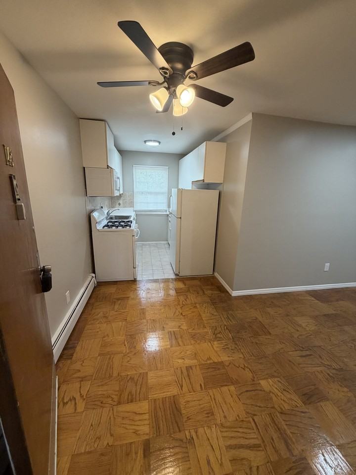 1C Hemlock Dr #148 - Photo 3 of 7
