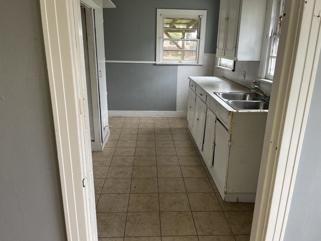 1225 Delhi St - Photo 4 of 10