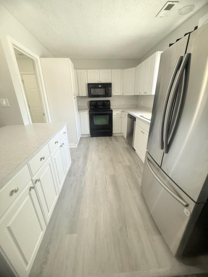 1132 Lancelot Ln - Photo 7 of 34