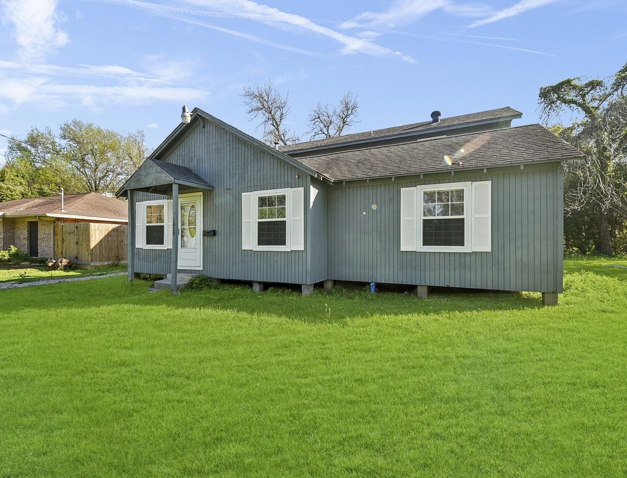 1029 Sycamore St #1 - Photo 2 of 32