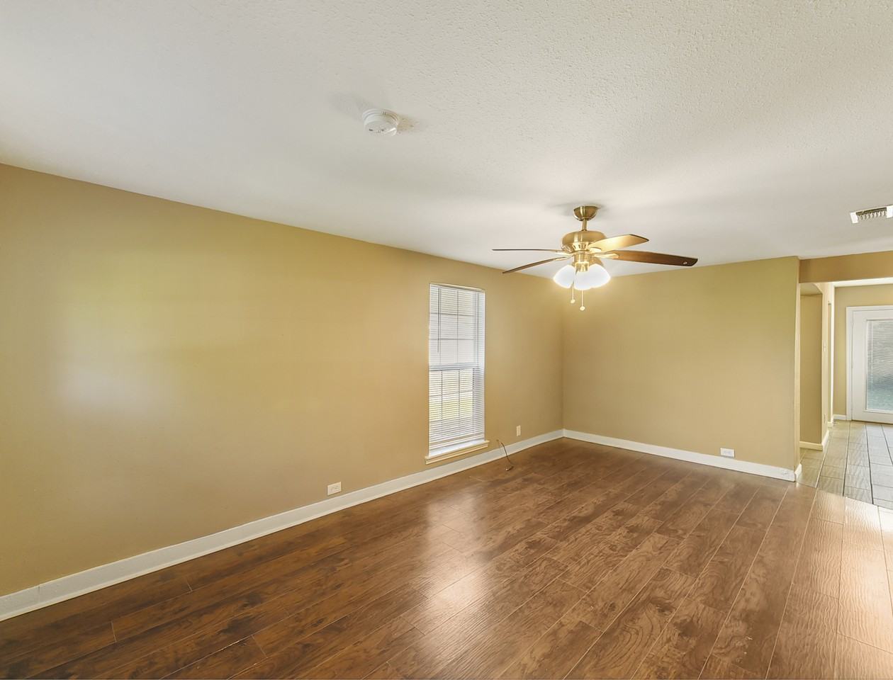 1029 Sycamore St #1 - Photo 3 of 32