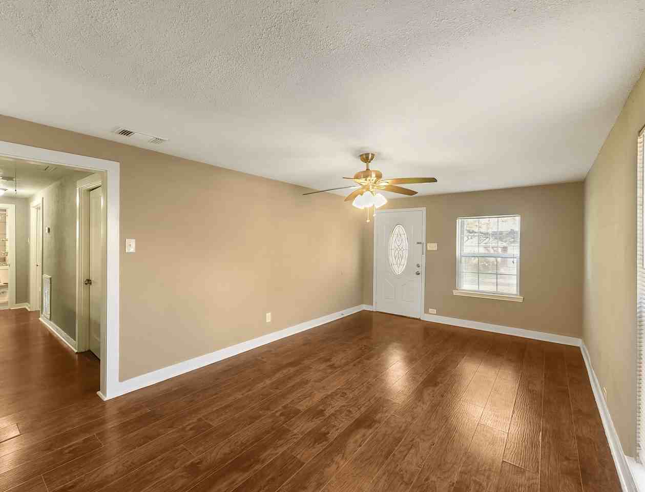 1029 Sycamore St #1 - Photo 4 of 32