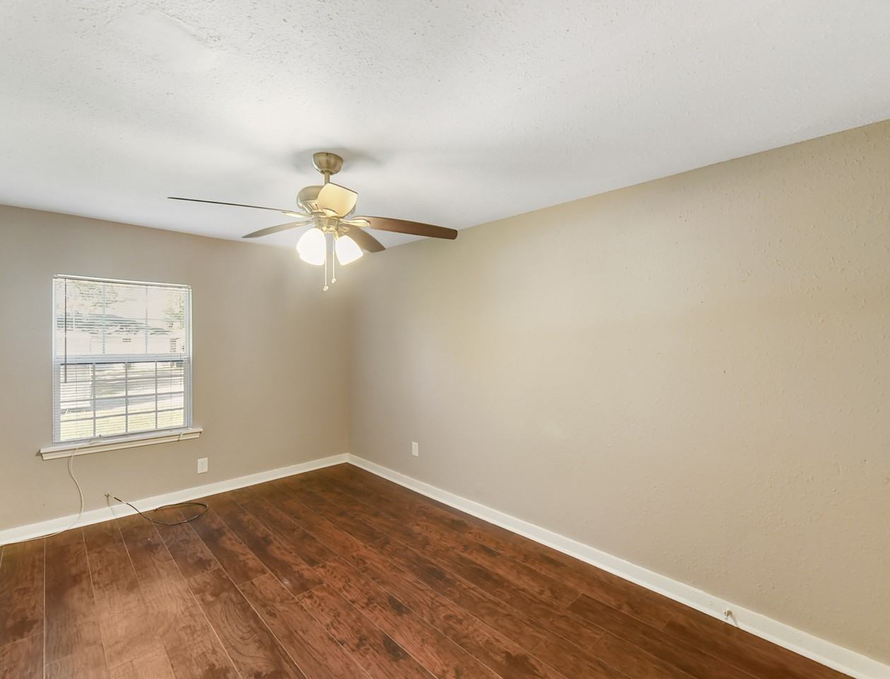 1029 Sycamore St #1 - Photo 5 of 32