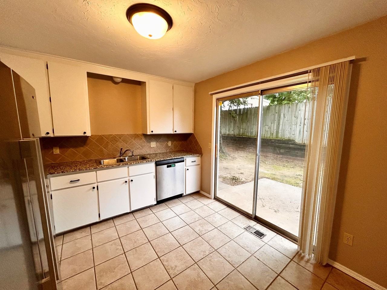 225 N Smythe Ave #1 - Photo 5 of 12