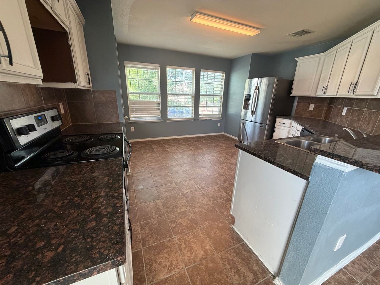1758 Overlook Dr - Photo 3 of 30