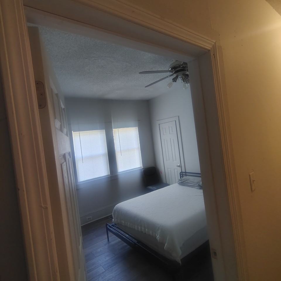 514 Centre St - Photo 4 of 6