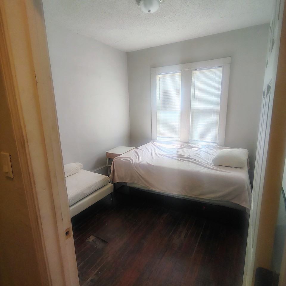 514 Centre St - Photo 5 of 6
