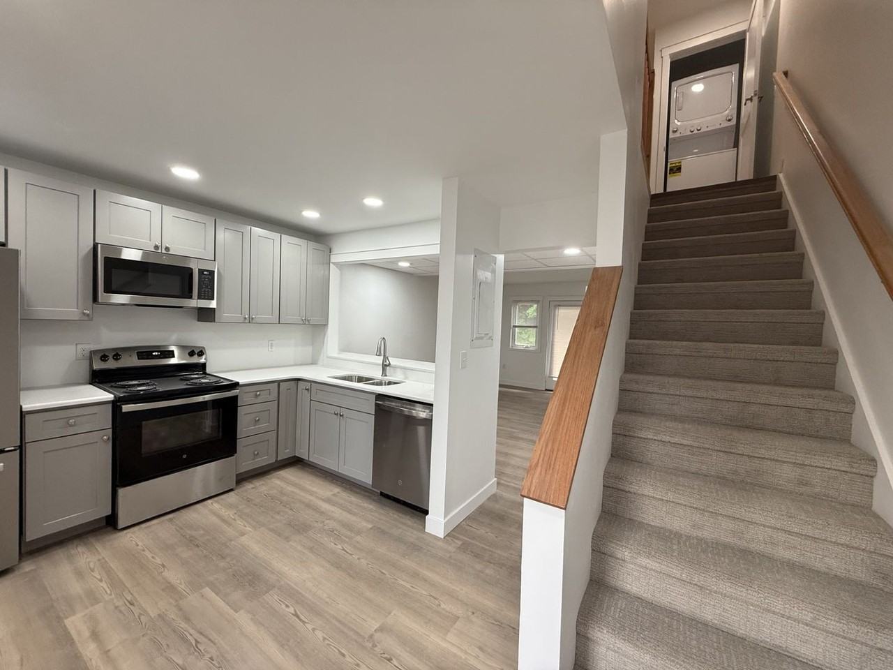 719 W College Ave - Photo 4 of 18