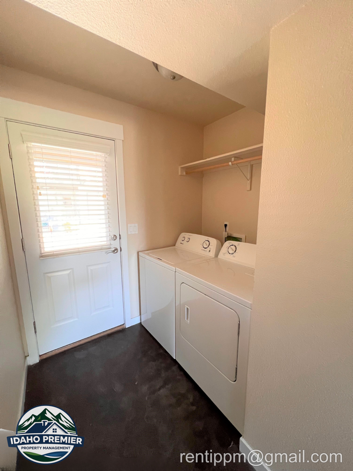 8834 W Pine Valley Ln #1 - Photo 4 of 26