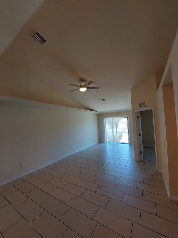 615 Se 7th St #615 - Photo 6 of 19