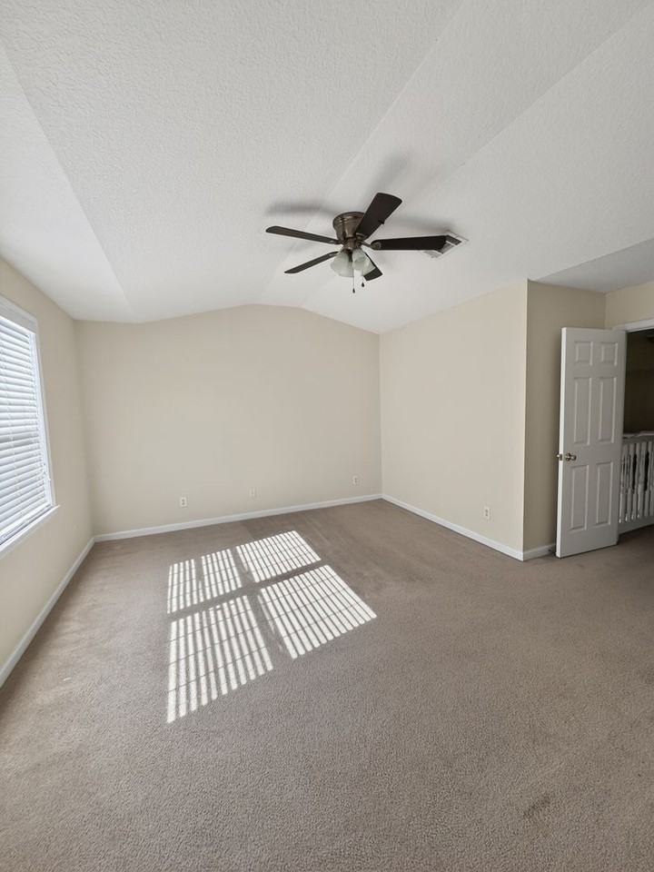 403 Valdez Ct - Photo 7 of 20