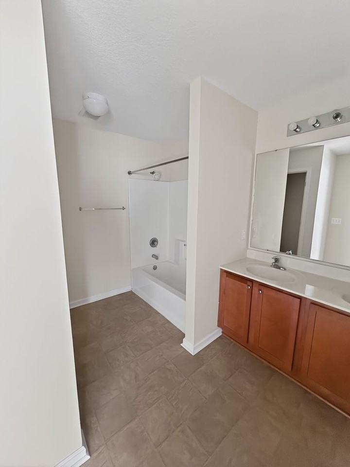 403 Valdez Ct - Photo 4 of 20