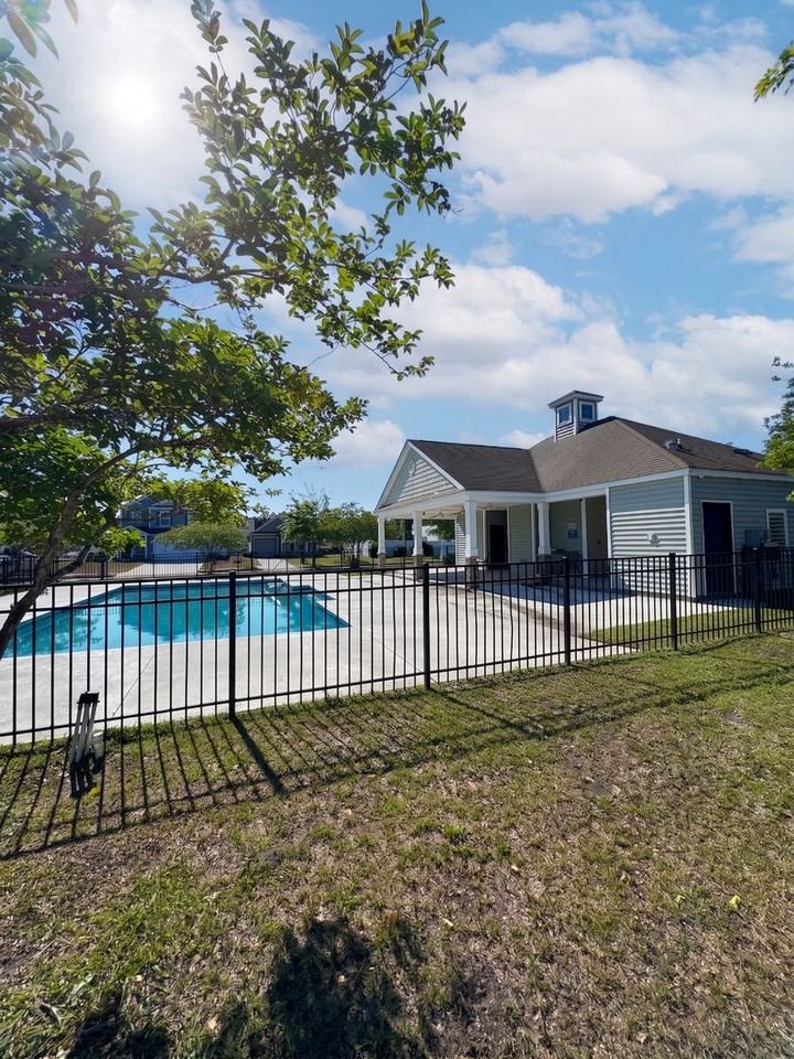 403 Valdez Ct - Photo 2 of 20