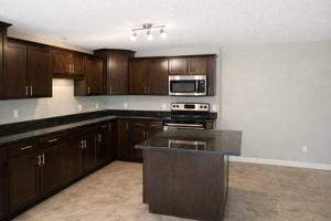 featured image of 633 Ontario St Se