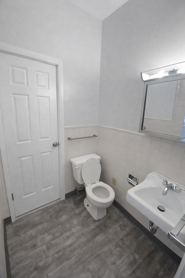 1208 8th St Se - Photo 4 of 7