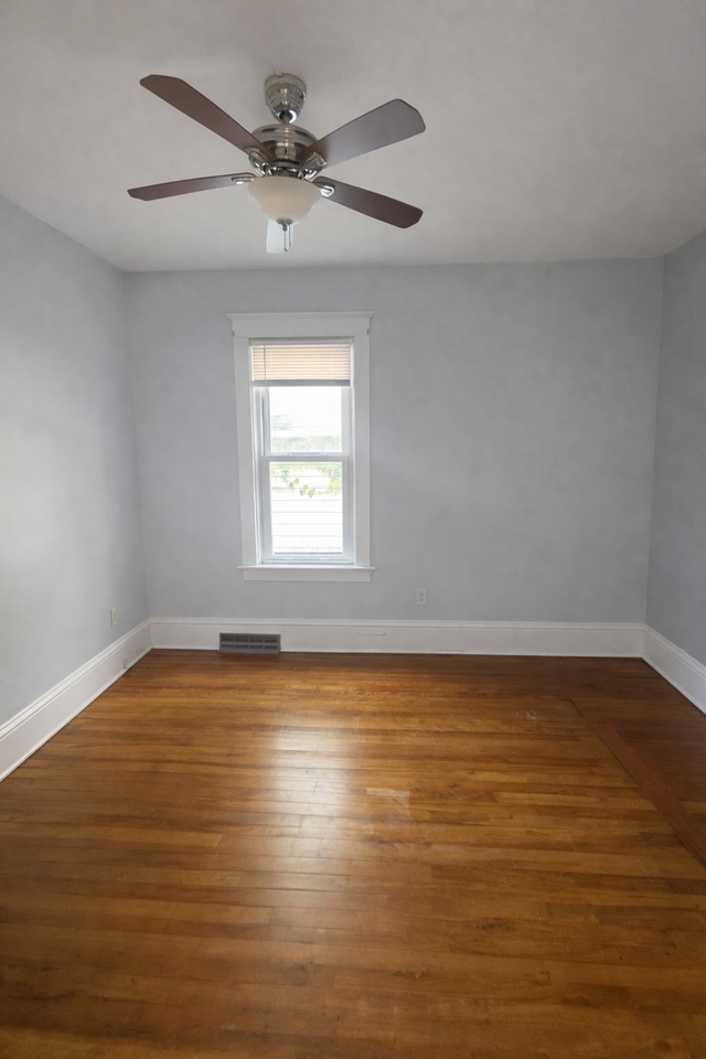 1208 8th St Se - Photo 6 of 7