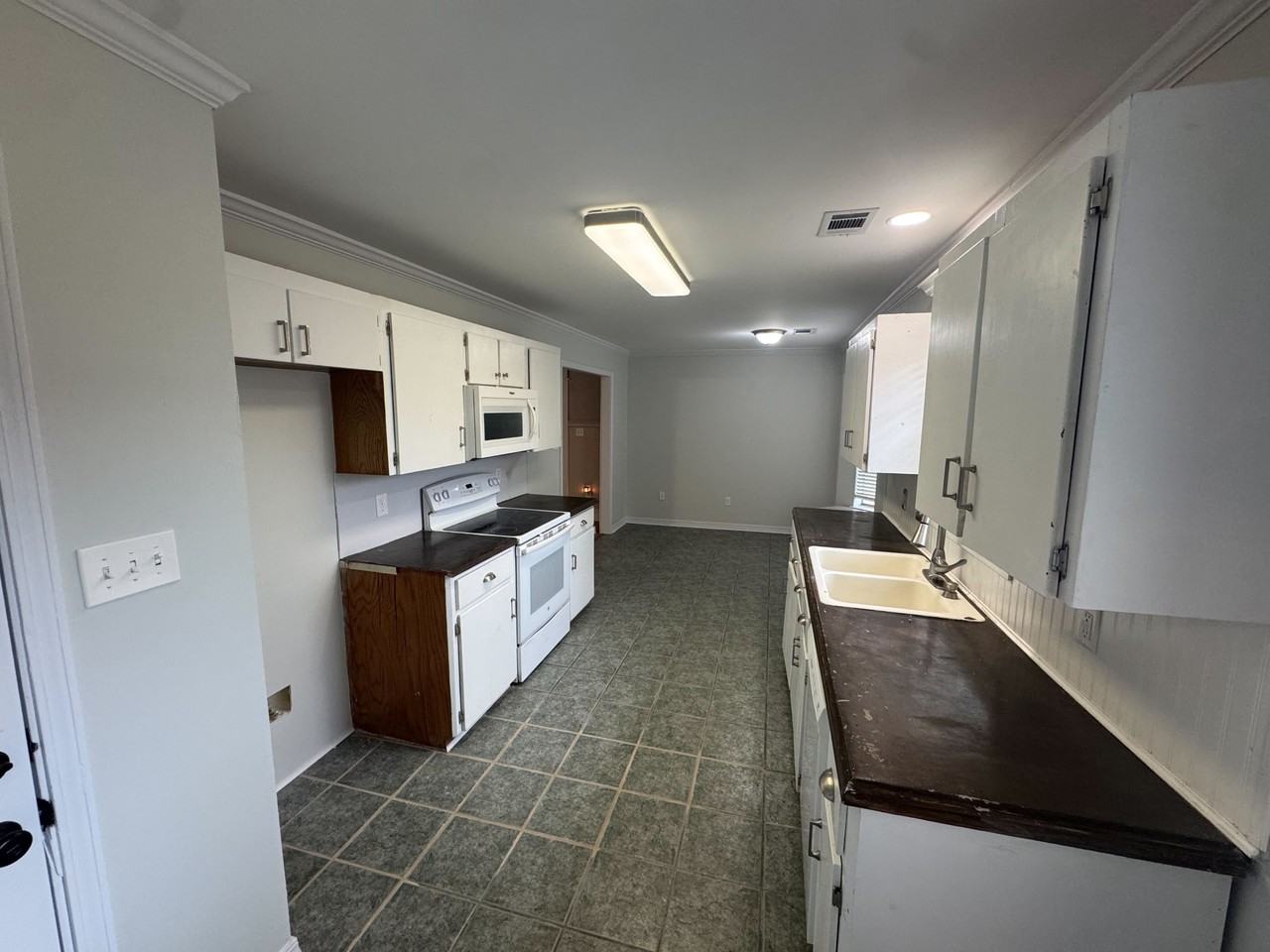 303 Ray St #1 - Photo 4 of 14
