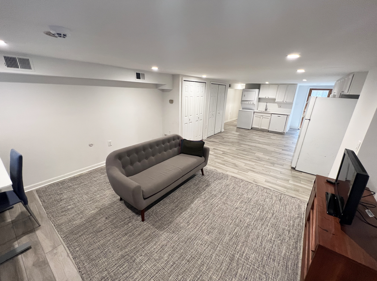 1124 Girard St Nw #B - Photo 2 of 9