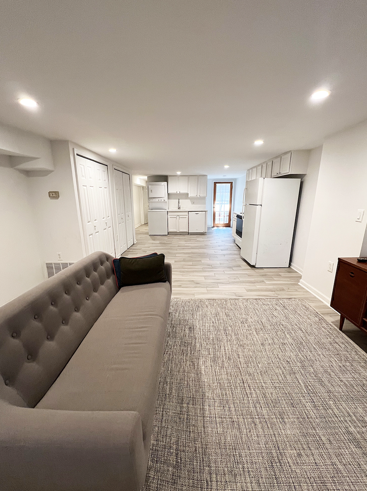 1124 Girard St Nw #B - Photo 5 of 9