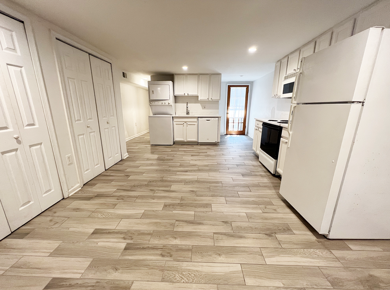 1124 Girard St Nw #B - Photo 7 of 9