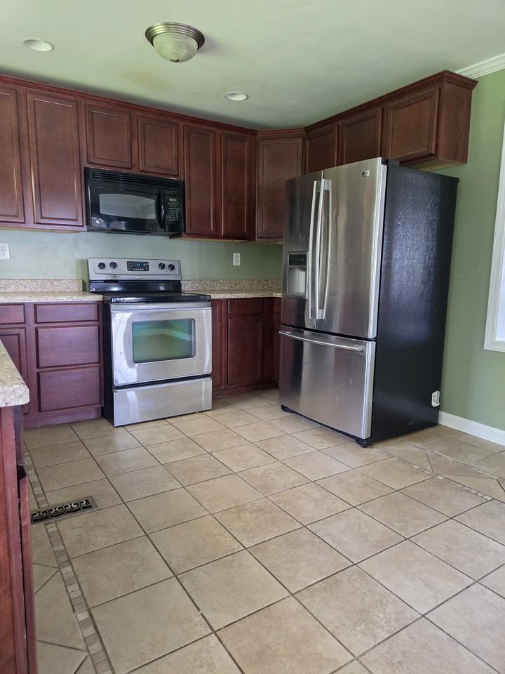 655 Barkers Mill Rd #1 - Photo 3 of 10