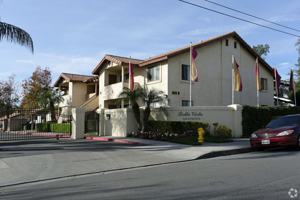 featured image of 1032 N Lilac Ave