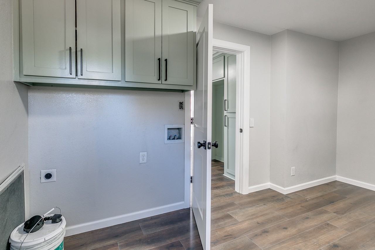 1445 Ne 10th St #1 - Photo 5 of 7