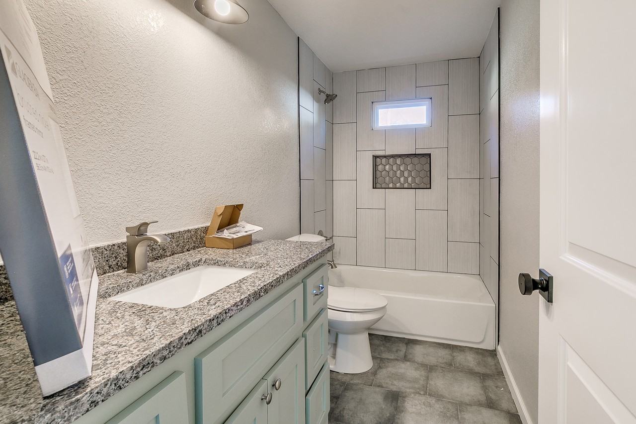 1445 Ne 10th St #1 - Photo 6 of 7