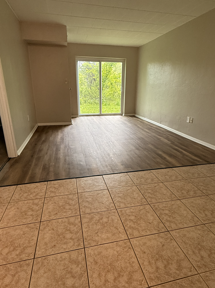 1005 1005 GLASS RUN ROADAPT 1 #1005-01 - Photo 2 of 10